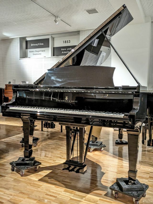 中古スタインウェイ (STEINWAY＆SONS）M170　JET NOIR　本体