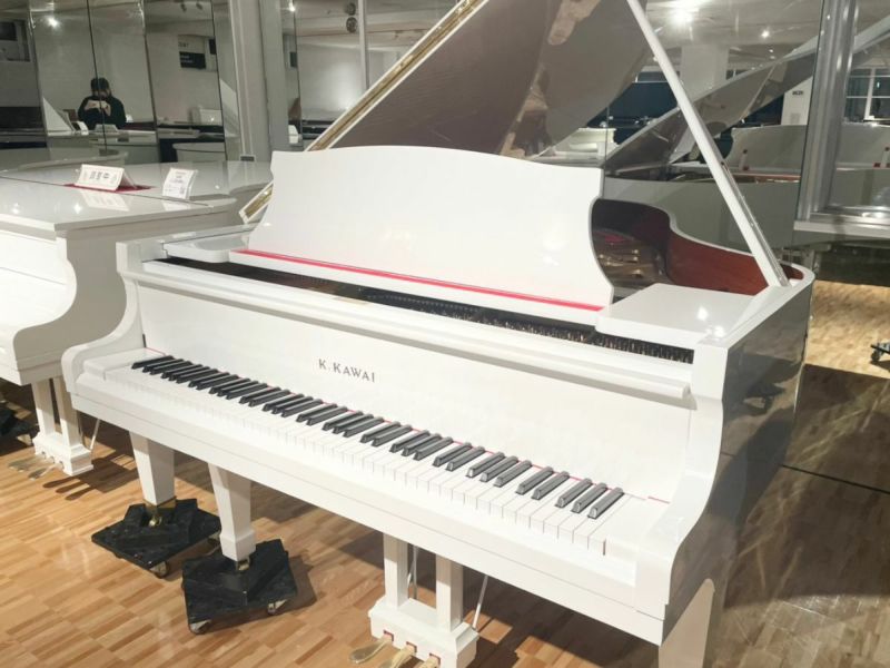 ホワイトピアノ KAWAI（カワイ）KG2D 中古 白いグランドピアノをお探しの方おススメ | 中古ピアノ・新品ピアノ販売専門店 グランド ギャラリーオンラインショップ