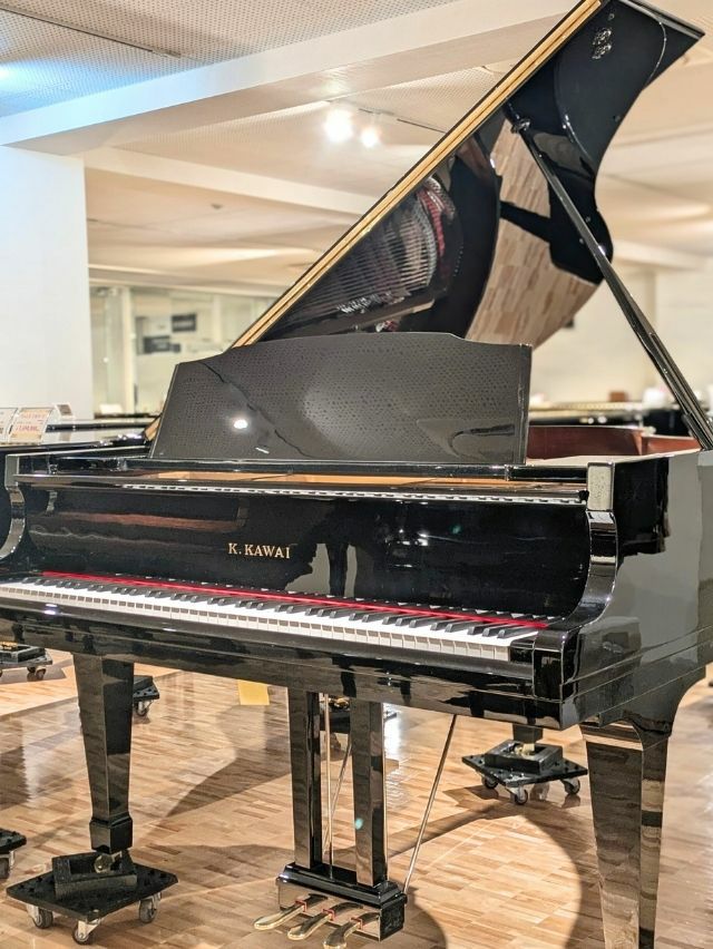 K. KAWAI グランドピアノ(コンパクト)GE-30 思いこむ G ATⅡ 消音機能付