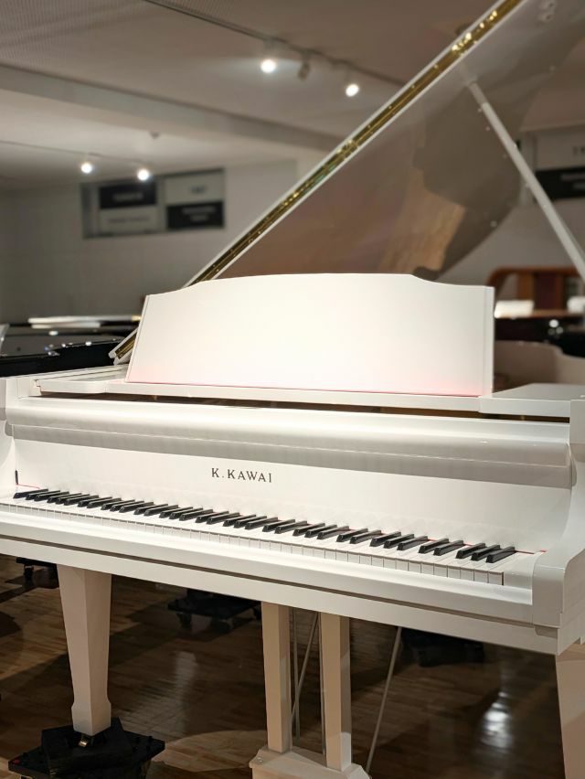 中古グランドピアノ　KAWAI（カワイ）GS30　ホワイト　本体