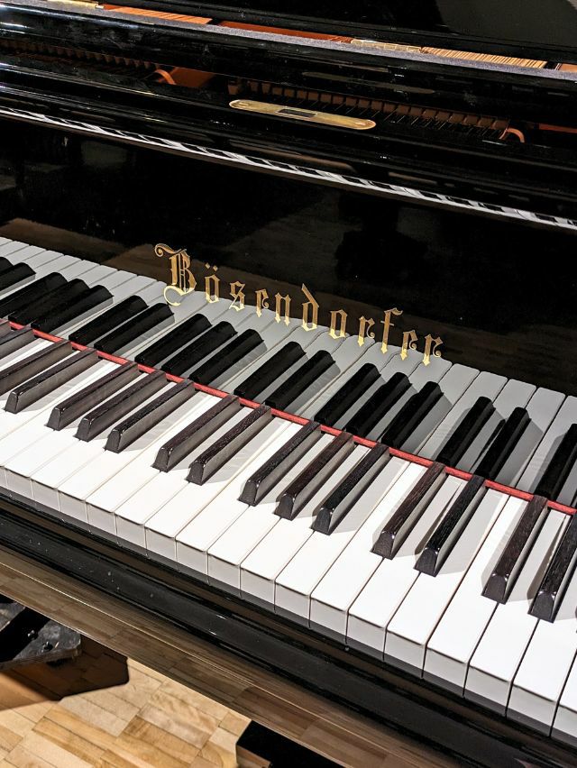 BOSENDORFER（ベーゼンドルファー） 200 中古グランドピアノ