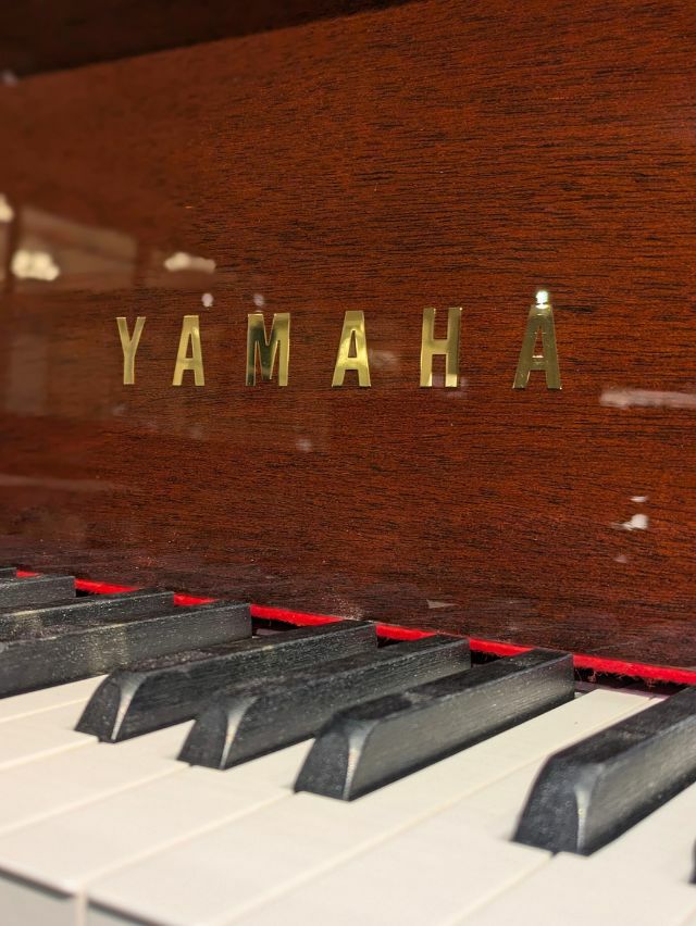 中古グランドピアノ　YAMAHA(ヤマハ）S6　ブランドロゴ