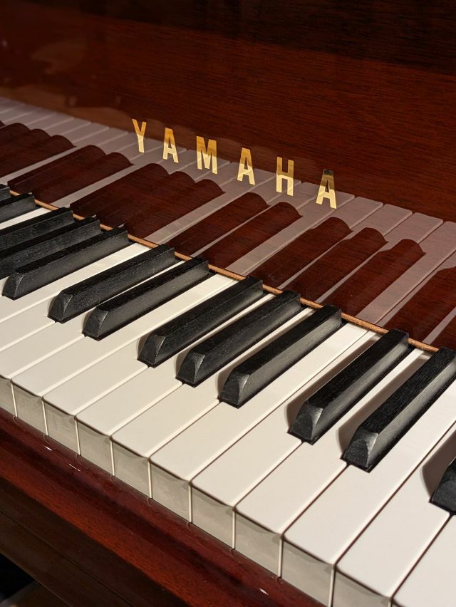 YAMAHA（ヤマハ） C3LWn 中古グランドピアノ 人気No.1モデルの木目 