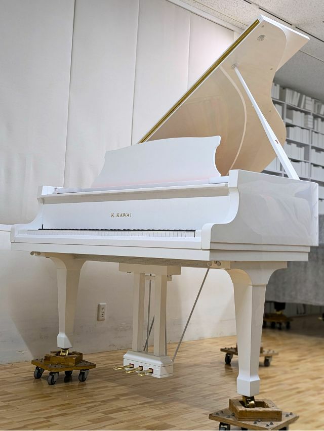 KAWAI（カワイ） KG3C ホワイトピアノ 中古 カワイKGシリーズの白い  