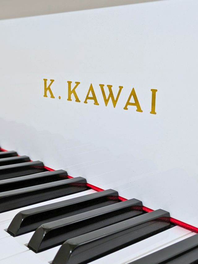 KAWAI（カワイ） KG3C ホワイトピアノ 中古 カワイKGシリーズの白い  