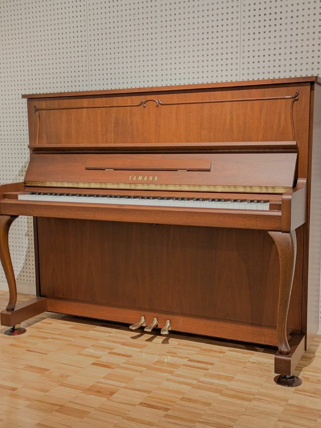 ♪一都三県送料無料 ヤマハアップライトピアノ YU10Wnc 調律付き YAMAHA（ヤマハ） U10WnC 中古ピアノ 人気のヤマハ木目調猫脚モデル