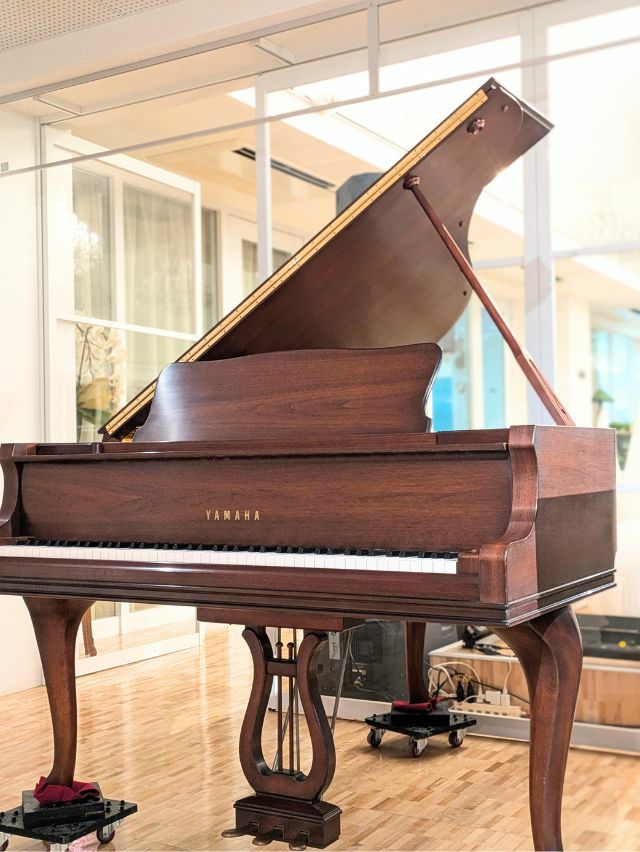 YAMAHA(ヤマハ) C2LCP 中古グランドピアノ 木目チッペンデール
