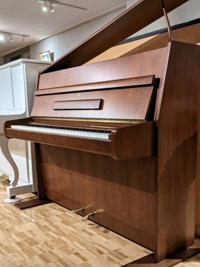 STEINWAY&SONS(スタインウェイ&サンズ) Z114 中古ピアノ 小型・木目調・人気モデル