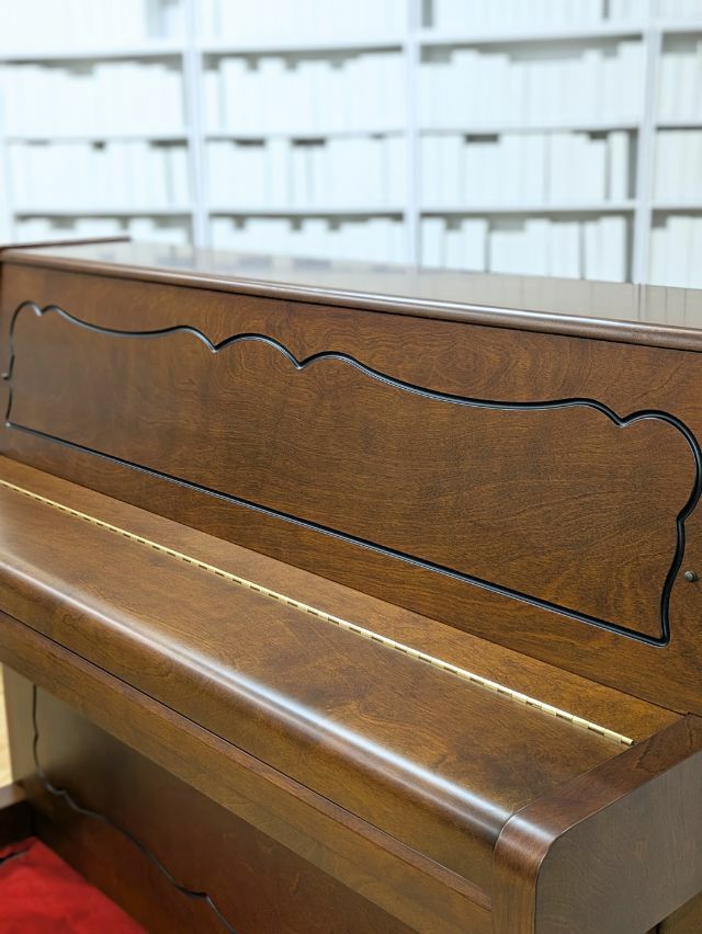 KAWAI(カワイ) C113SRG 中古ピアノ 森の静寂に癒されるかのよう