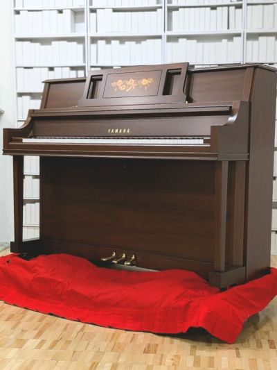 YAMAHA(ヤマハ) W100Wn 中古ピアノ 象嵌装飾が美しいヤマハ家具調モデル