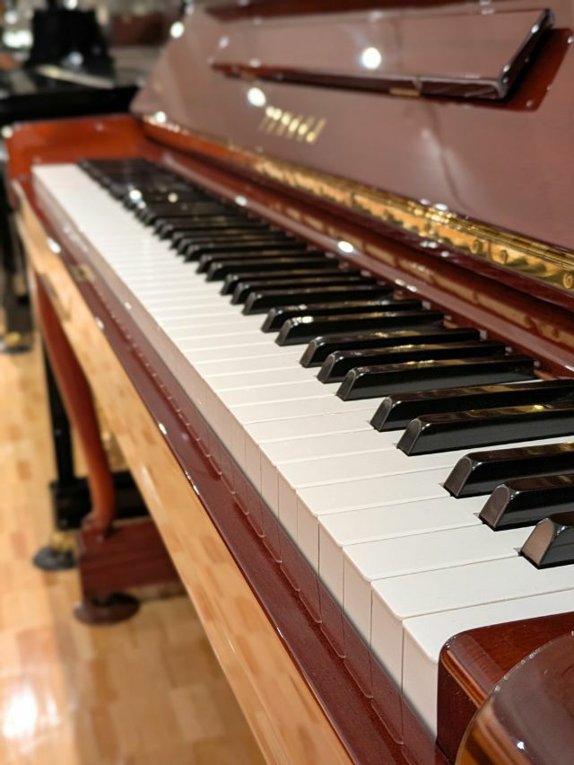 YAMAHA W106B アップライトピアノ　木目調　猫足タイプ 世界最大級のピアノ販売モール グランドギャラリー｜中古ピアノ